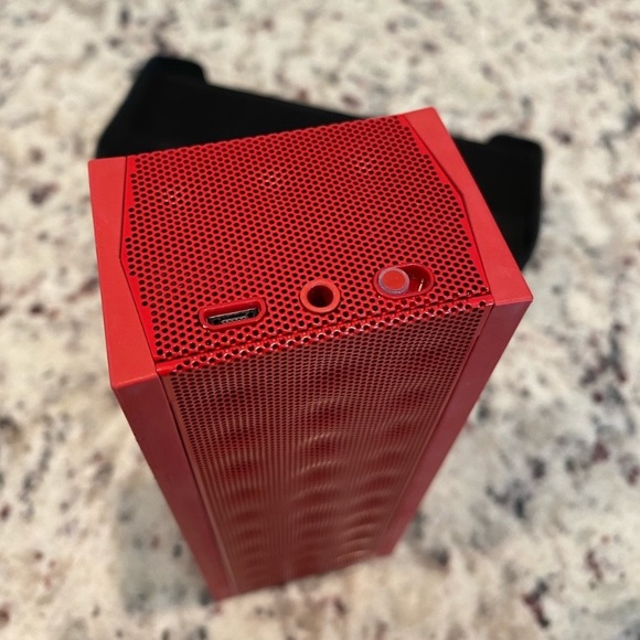 Red Portable Jambox by Jawbone - Picture 6 of 7